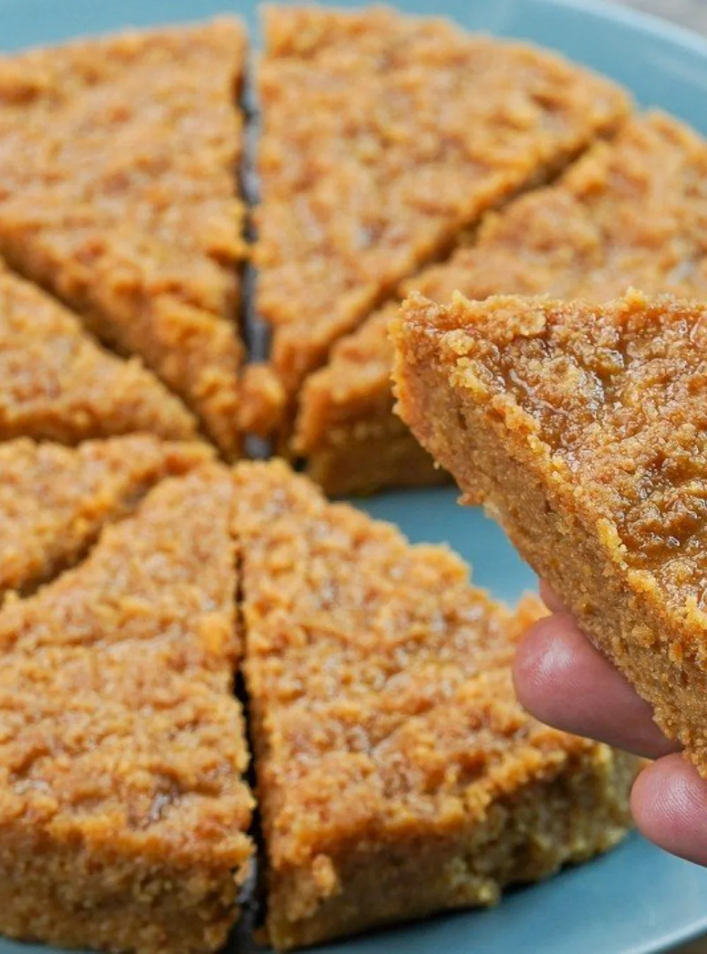 Köstliche Milchtorte mit einer cremigen Füllung und zarter Biskuitbasis.