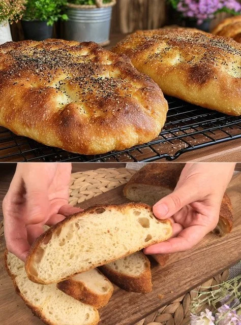 Ein Butterbrot mit frischem Gemüse und Aufschnitt auf einem Holzbrett.